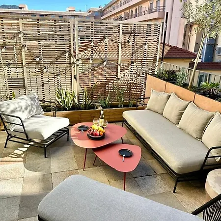 L'ame De - Terrasse Doree Sur Place Massena Daire *