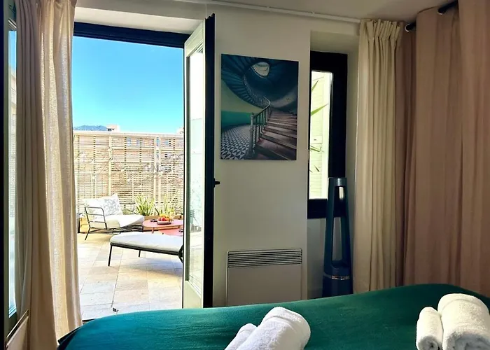 L'âme De - Terrasse Dorée Sur Place Masséna Nizza